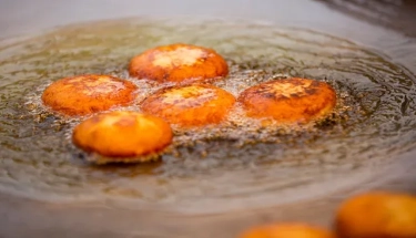  ইফতারে অতিরিক্ত ভাজাপোড়া খেলে বাড়তে পারে স্বাস্থ্যঝুঁকি