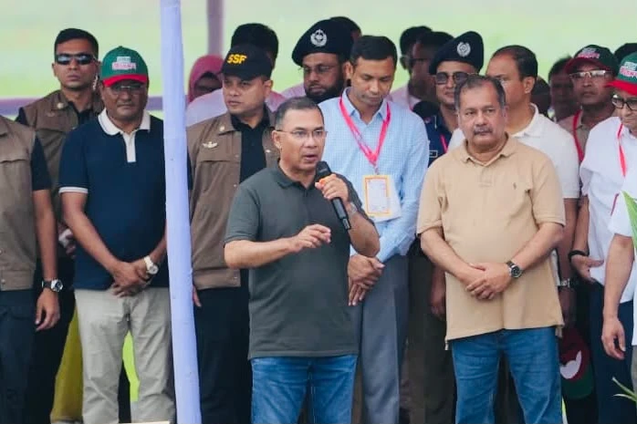 জনগণ পাশে থাকলে দেশ পুনর্গঠনে সরকার কোনো বাধাই মানবে না : প্রধানমন্ত্রী