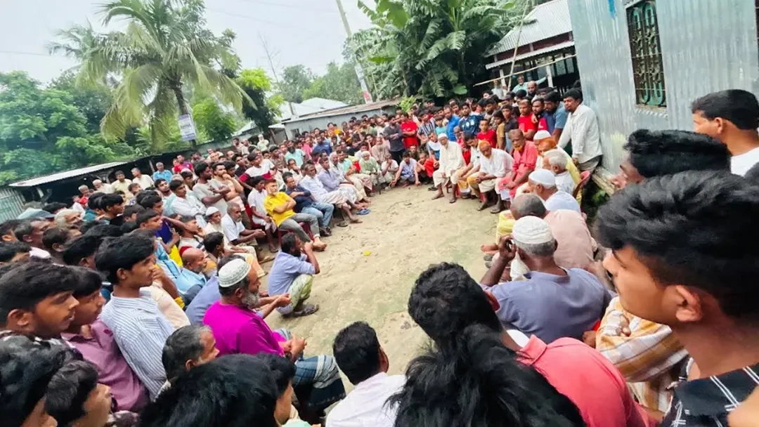 ধর্ষণচেষ্টার শাস্তি ‘২০ জুতার বাড়ি’, চেয়ারম্যানসহ ১২ জনের নামে মামলা