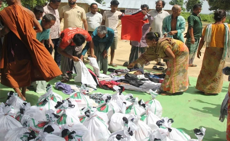 খাগড়াছড়ির মাটিরাঙ্গায় বন্যার্তদের পাশে ব্র্যাক বিশ্ববিদ্যালয়ের স্বেচ্ছাসেবী দল
