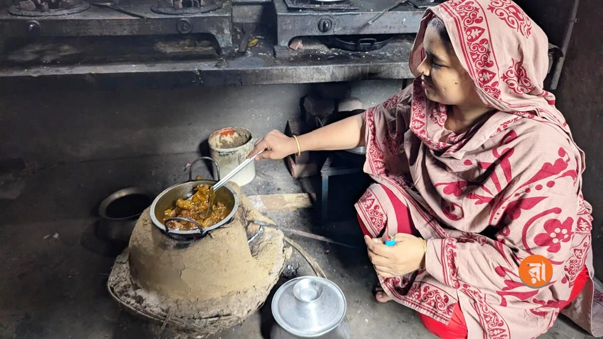 গ্যাসের অপেক্ষায় রাত কাটে, রান্না হয় ভোরে