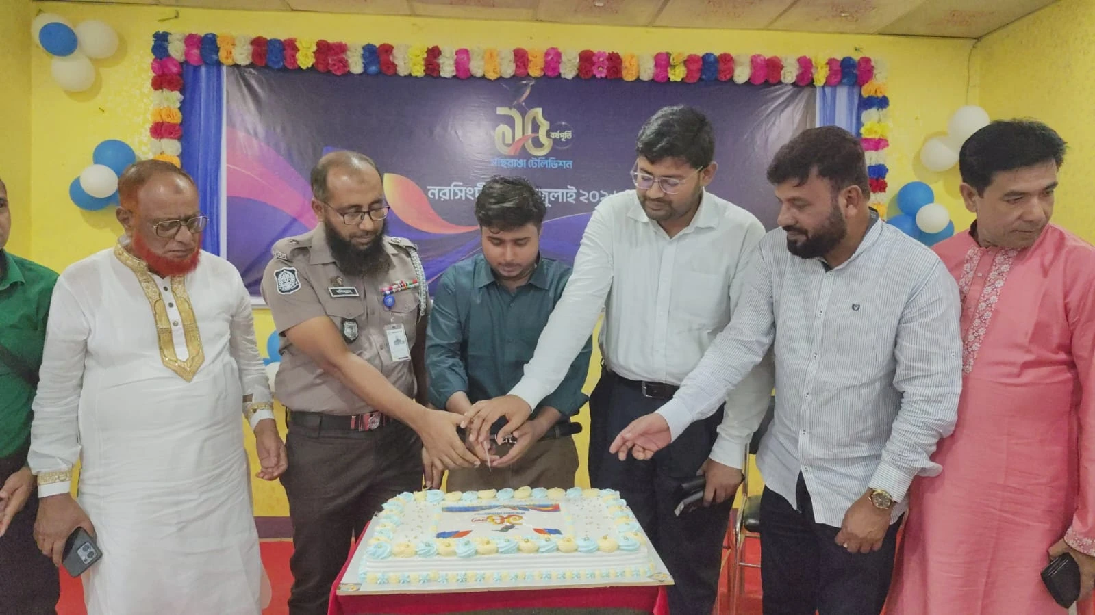 নরসিংদীতে বৃক্ষরোপণ ও কেক কাটায় মাছরাঙা টেলিভিশনের প্রতিষ্ঠাবার্ষিকী উদযাপন