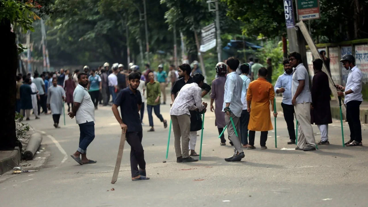 জবি-ঢাকা কলেজসহ রাজধানীর বিভিন্ন স্থানে ছাত্রদল-ছাত্রশিবির সংঘর্ষ