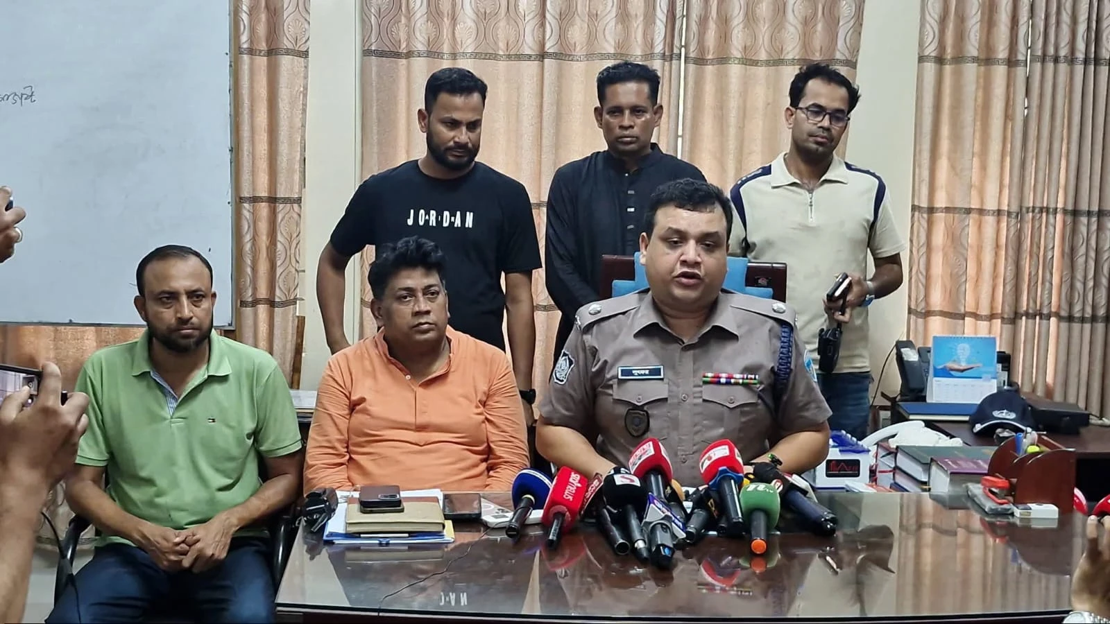 চাঁদপুরে স্বর্ণ ব্যবসায়ী পিন্টুর আত্মগোপনের কারণ এখনো অজানা
