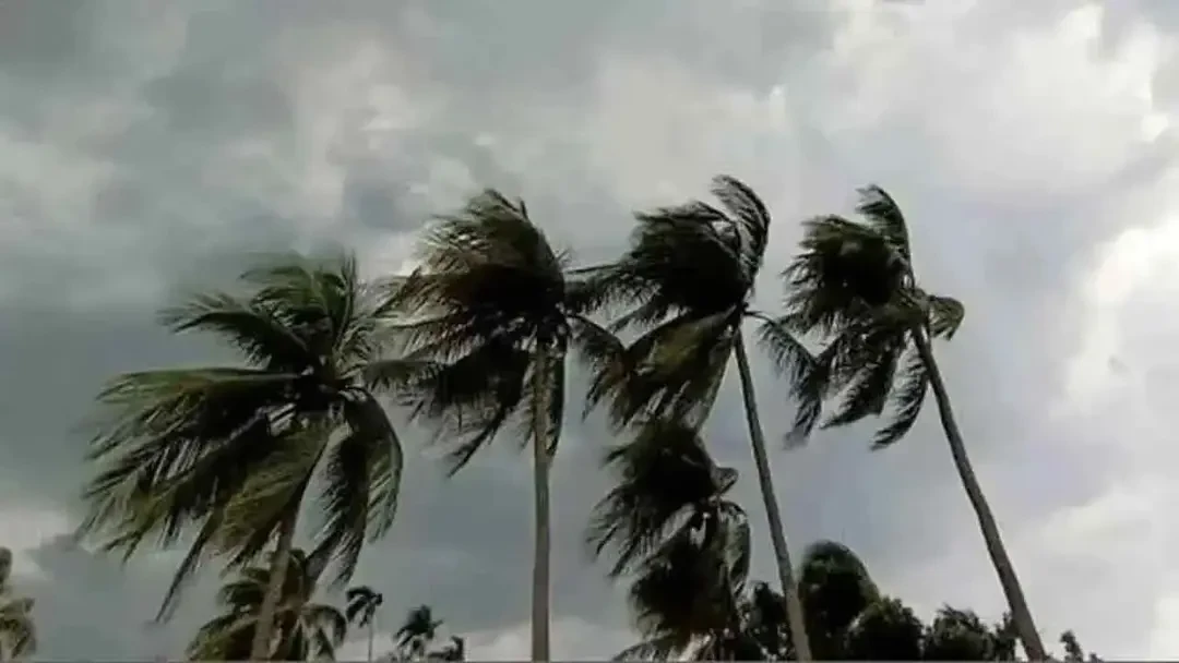 দেশের বিভিন্ন এলাকায় ভারী বর্ষণের আভাস