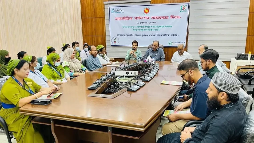 সাপে কামড়ালে ঝাড়ফুঁক নয়, দ্রুত হাসপাতালে নেওয়ার আহ্বান