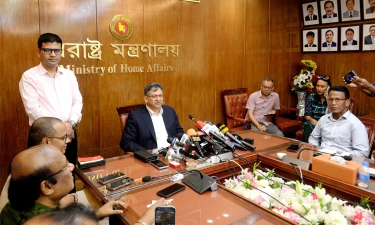 ক্যান্টনমেন্ট থানার সাবেক ওসির বিরুদ্ধে তদন্ত ও বিভাগীয় ব্যবস্থা : স্বরাষ্ট্রমন্ত্রী